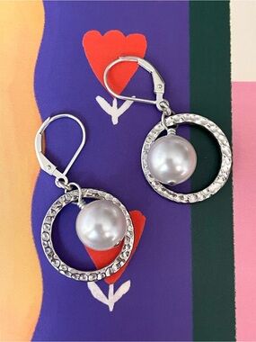 Stamped 925 sterling silver hammered hoop earrings w/ faux/glass pearls